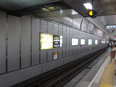 大阪地下鉄　御堂筋線本町駅　駅看板1