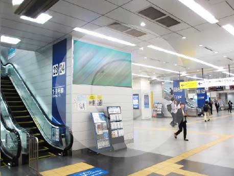 新幹線新大阪駅看板写真